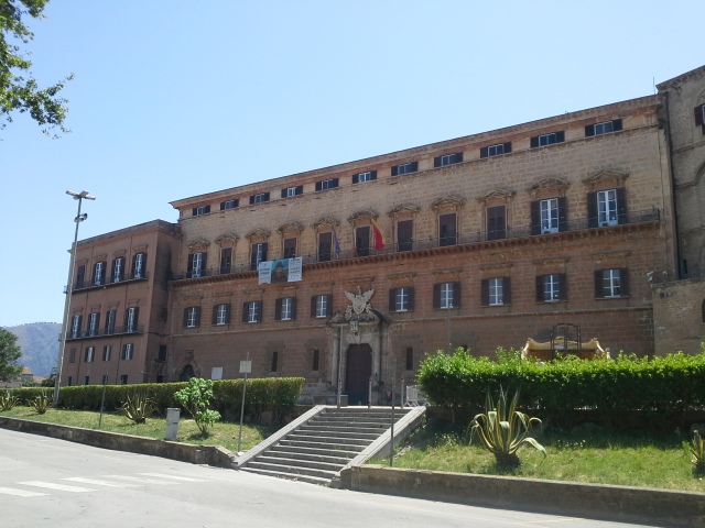 Piazza del Parlamento (east)